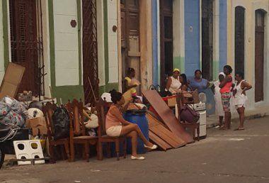 Intentan desalojar de su vivienda