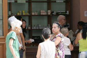 escasez de medicamentos y ventas en el mercado negro