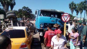 locomotora contra un camión