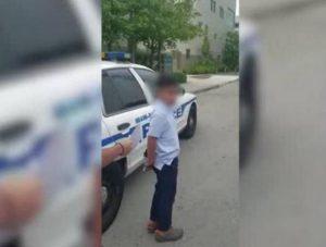 Policía esposó a un niño de 7 años