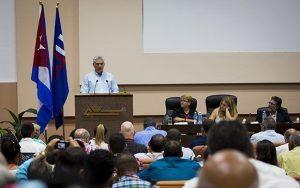Díaz Canel promete