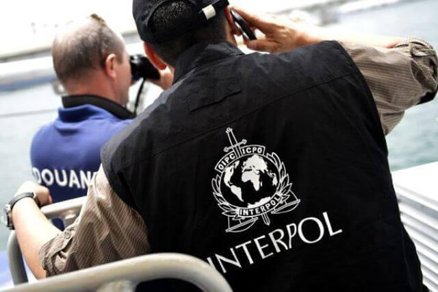 norteamericano reclamado por Interpol