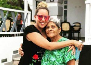 Srta. Dayana a su abuela