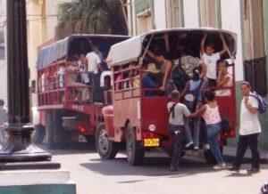 camioneta de pasajeros en ruta Santiago-La Maya