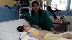 niña con atrofia muscular
