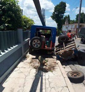 Jeep con remolque