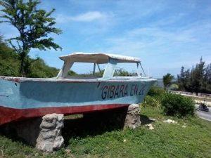 barquito a la entrada de Gibara