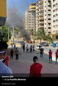 un auto se incendia en Miramar