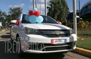 Entregan autos a 20 deportistas cubanos