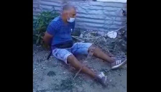 Golpea una mujer para llevarle la moto