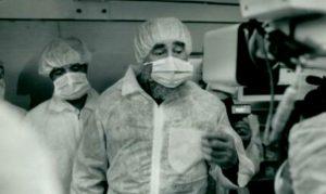 Fidel Castro con nasobuco
