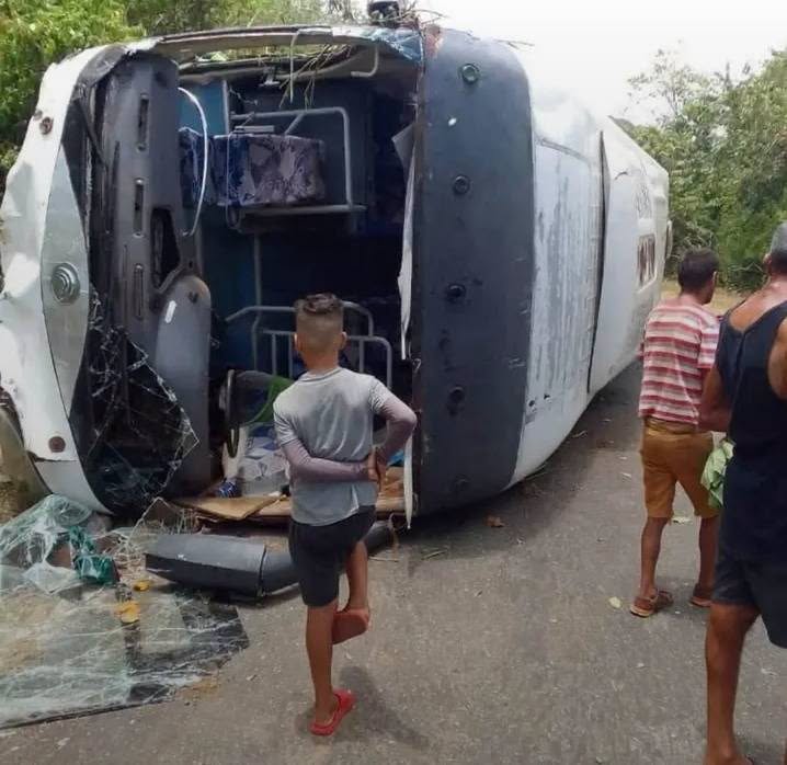 Accidente de ómnibus en Guantánamo cerca del municipio de Maisí