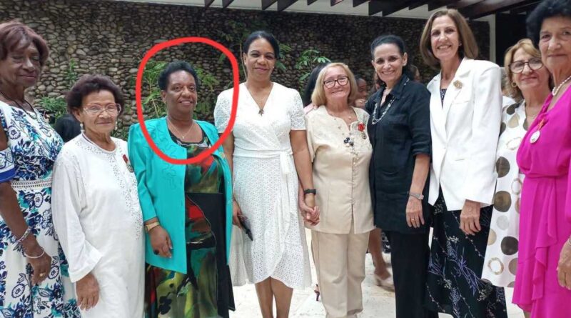 Una funcionaria del régimen de Cuba señalada como colaboradora de la Seguridad del Estado y con antecedentes de infiltración en grupos juveniles vinculados a la Iglesia volvió a quedar expuesta públicamente en Camagüey.