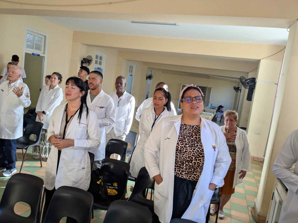 La Iglesia Metodista de Marianao realizó una jornada de salud en la que alrededor de 470 personas recibieron atención médica y entrega de medicamentos, una iniciativa comunitaria que volvió a poner en evidencia el papel que desempeñan iglesias y organizaciones religiosas ante las carencias que golpean a la población cubana.