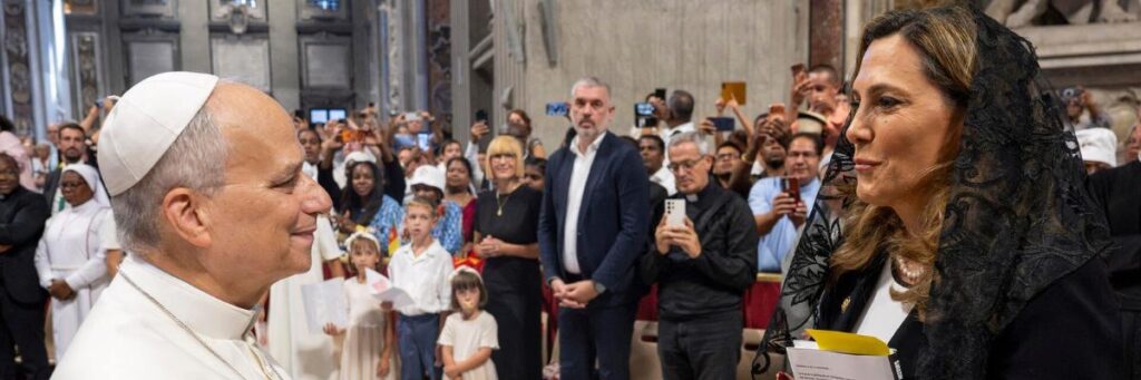 La congresista republicana por Florida María Elvira Salazar llevó hasta el Vaticano su propuesta para reformar el sistema migratorio estadounidense y planteó ante el Papa León XIV la necesidad de encontrar una solución duradera para millones de familias. 