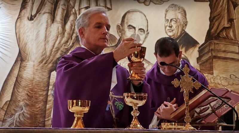 El padre Jesús F. Marcoleta Fernández, párroco de Varadero, lanzó una contundente reflexión sobre la profunda crisis económica y social que atraviesa Cuba durante la homilía por la fiesta de la Virgen de la Caridad del Cobre, Patrona de la isla.