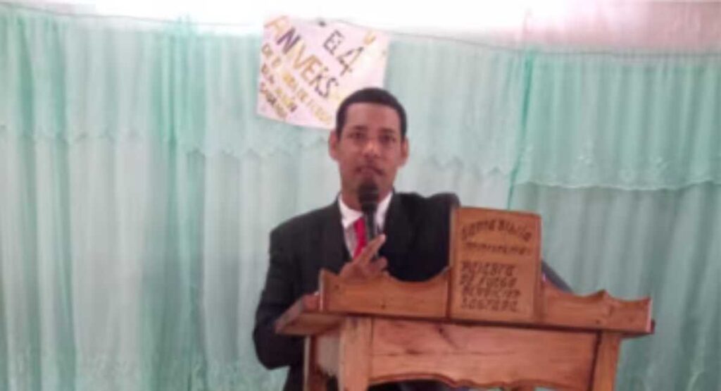 La organización jurídica Cubalex exigió explicaciones a las autoridades del régimen cubano por la detención del pastor Maikel Pupo Velázquez, quien permanece encarcelado en Camagüey después de convocar a una oración pública por Cuba.