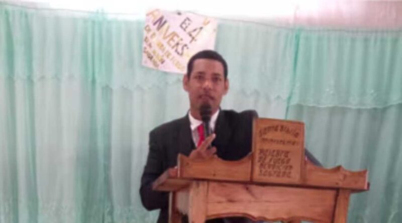 La organización jurídica Cubalex exigió explicaciones a las autoridades del régimen cubano por la detención del pastor Maikel Pupo Velázquez, quien permanece encarcelado en Camagüey después de convocar a una oración pública por Cuba.
